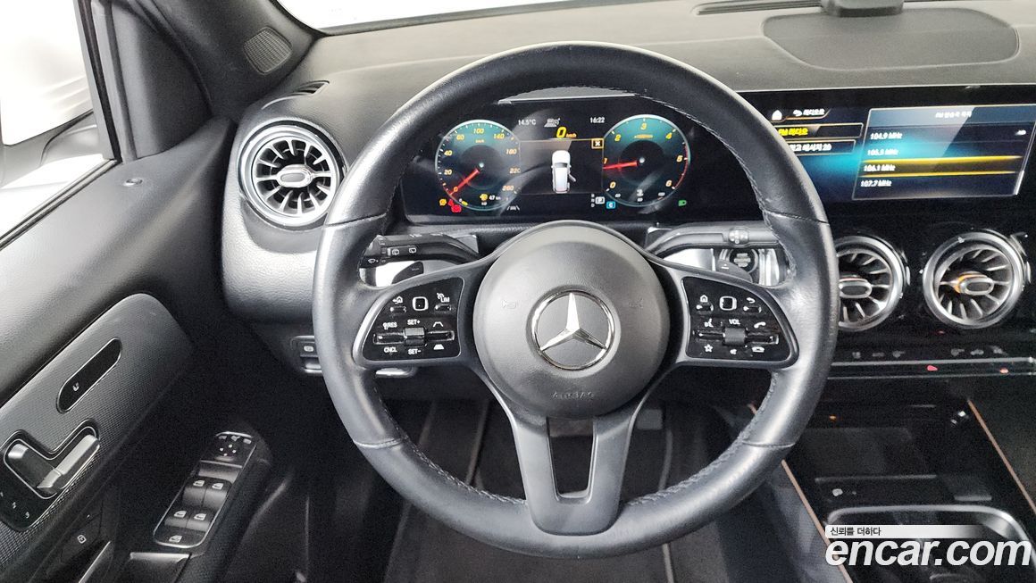 Mercedes-Benz GLB-Class 2021