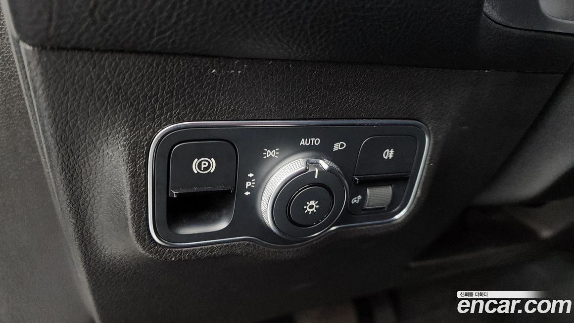 Mercedes-Benz GLB-Class 2021