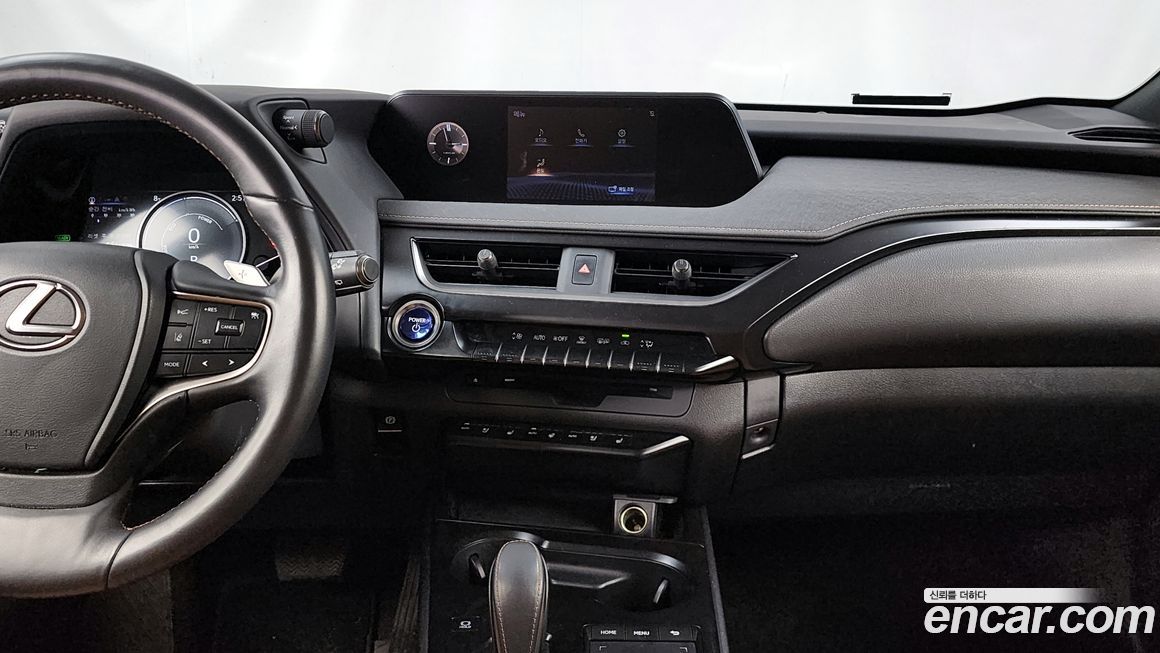 Lexus UX 2022