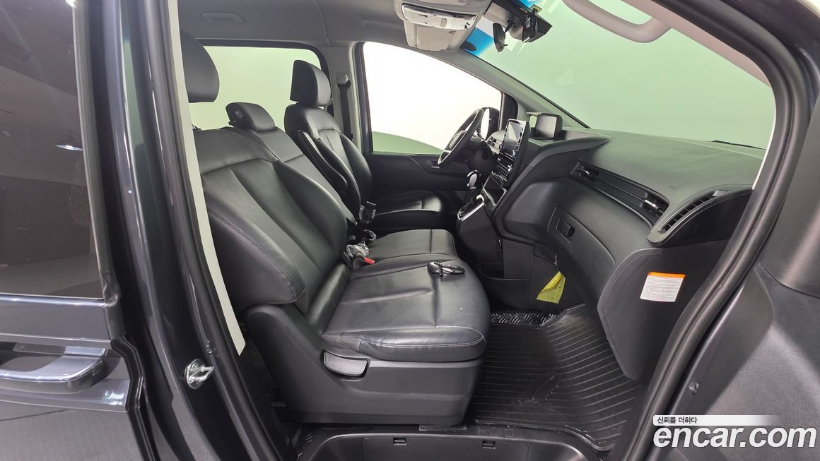 Hyundai Staria 2025