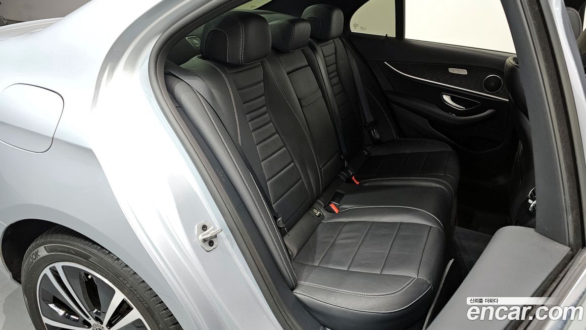 Mercedes-Benz E-Class 2022