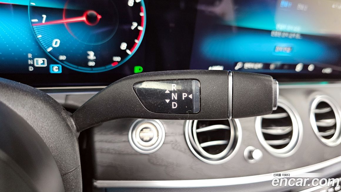 Mercedes-Benz E-Class 2022