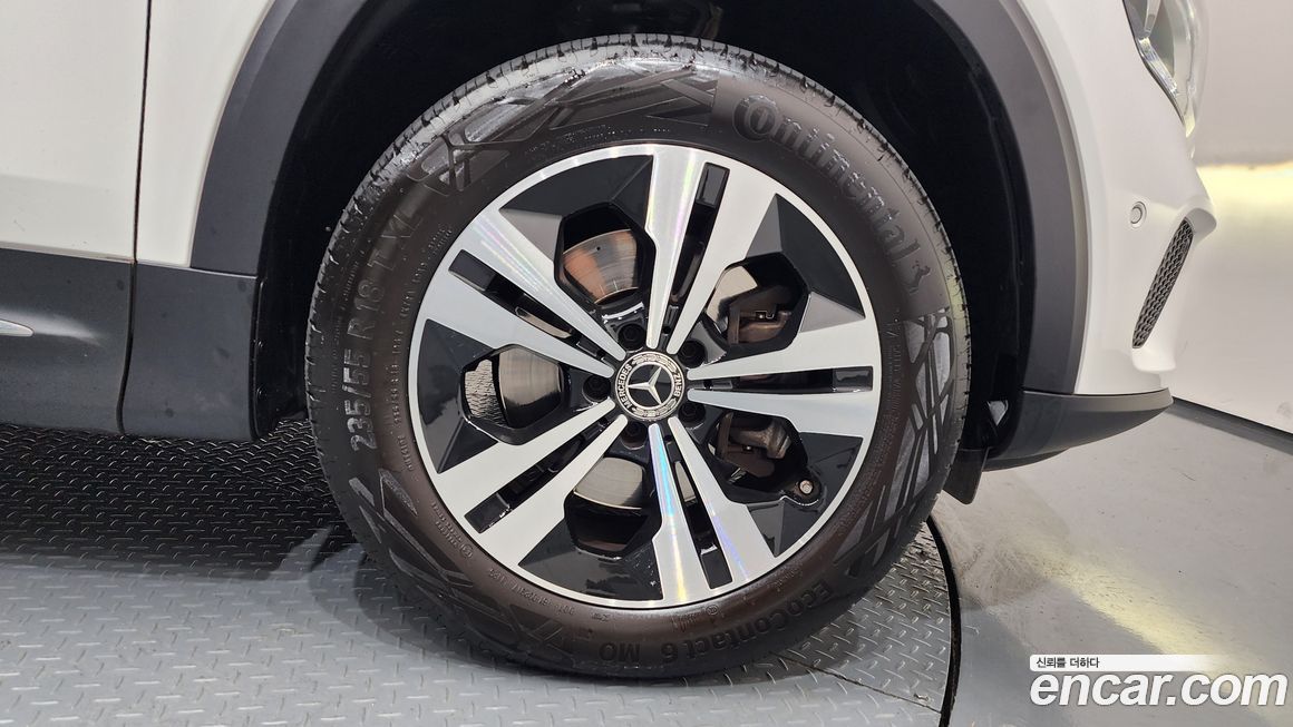 Mercedes-Benz GLB-Class 2021