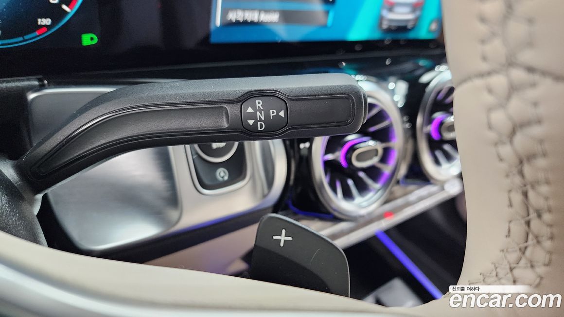 Mercedes-Benz GLB-Class 2021