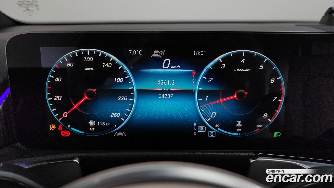 Mercedes-Benz GLB-Class 2021