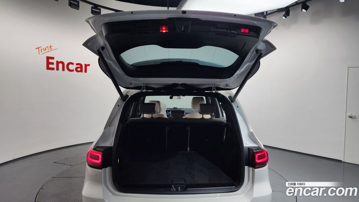 Mercedes-Benz GLB-Class 2021