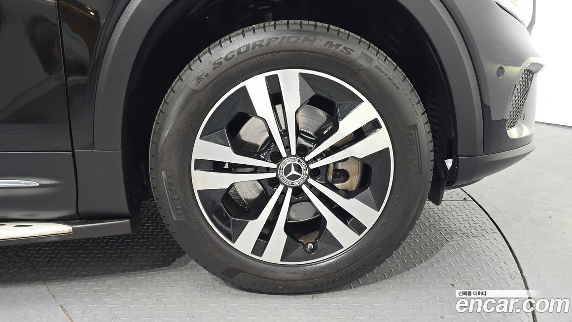 Mercedes-Benz GLB-Class 2021