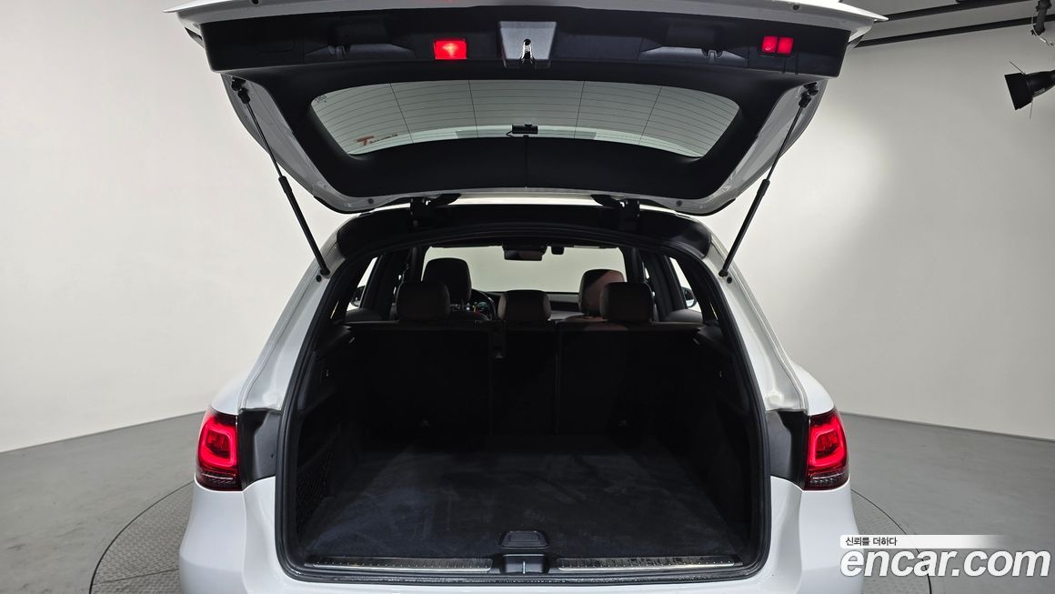 Mercedes-Benz GLC-Class 2021