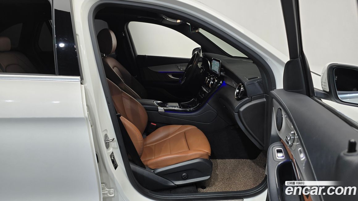 Mercedes-Benz GLC-Class 2021