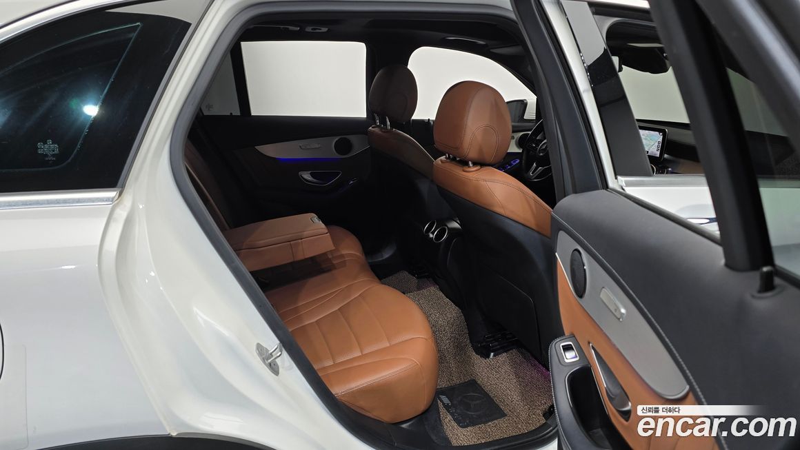 Mercedes-Benz GLC-Class 2021