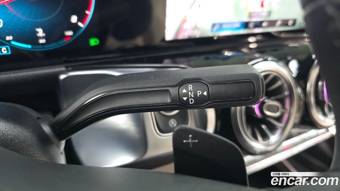 Mercedes-Benz GLB-Class 2021