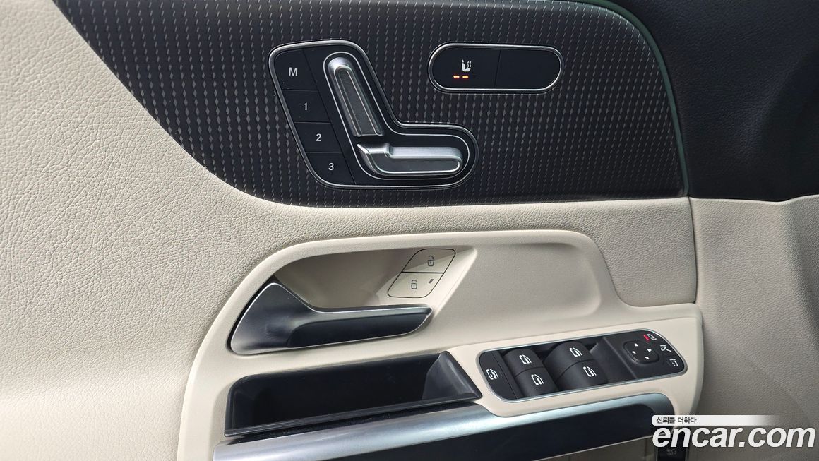 Mercedes-Benz GLB-Class 2021