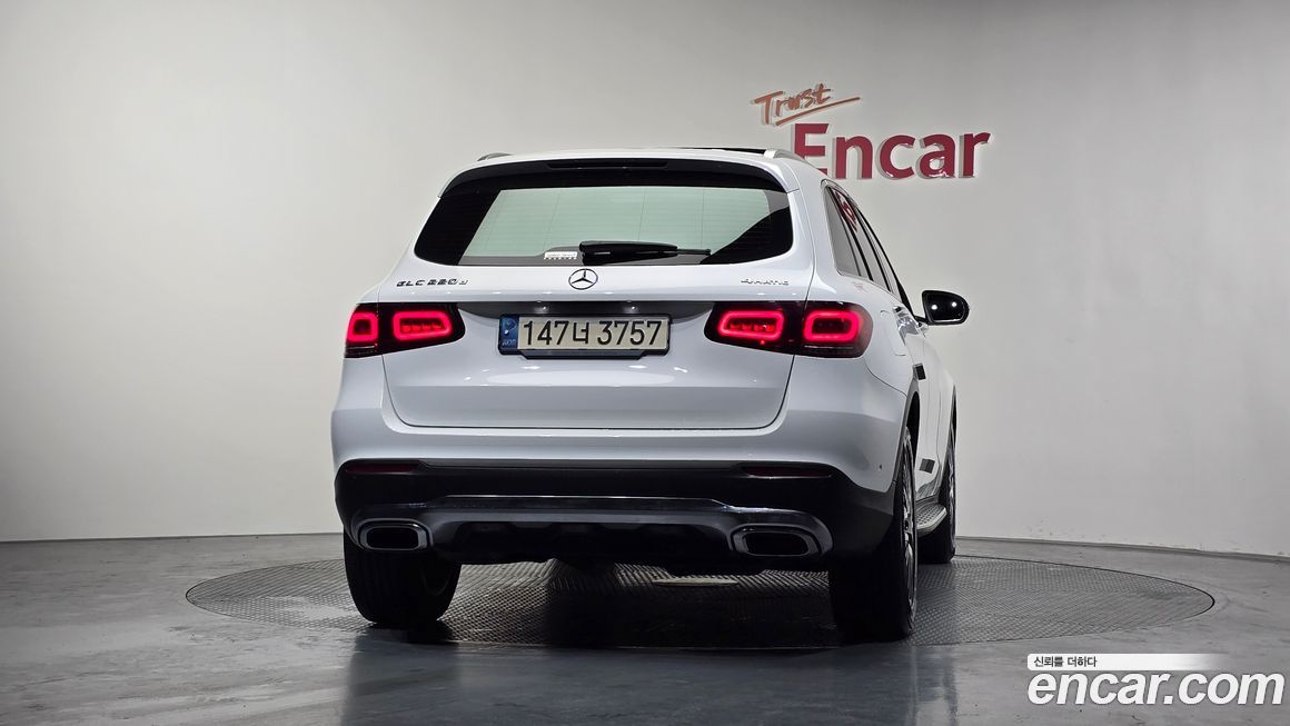 Mercedes-Benz GLC-Class 2021