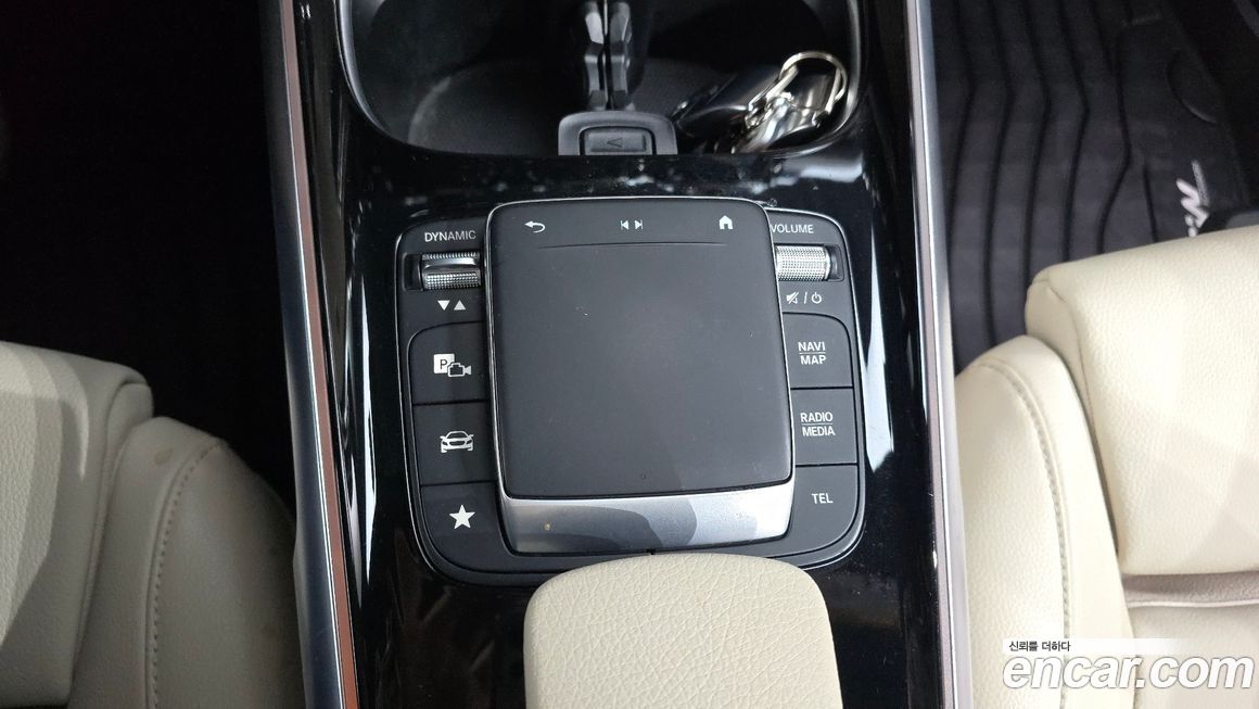 Mercedes-Benz GLB-Class 2021