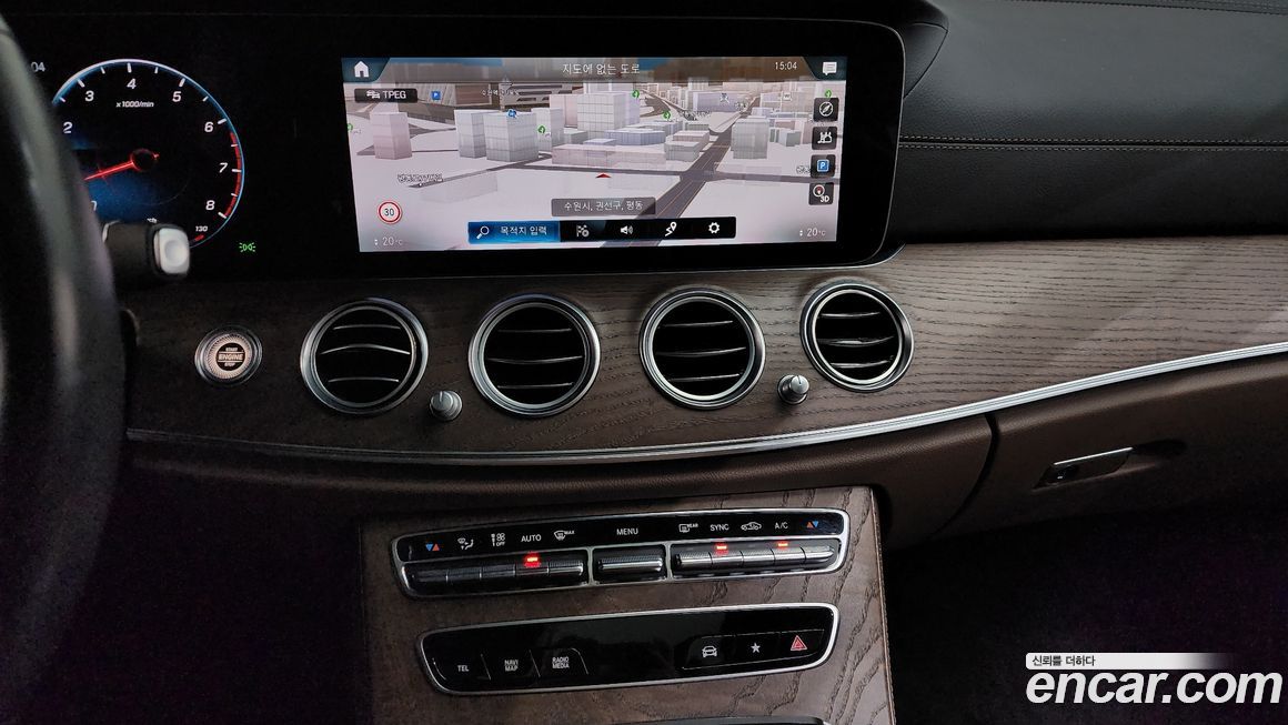 Mercedes-Benz E-Class 2022