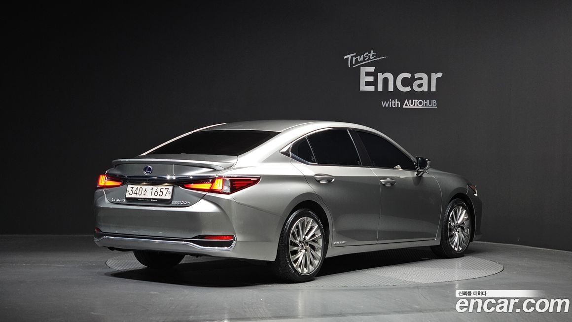 Lexus ES 2021