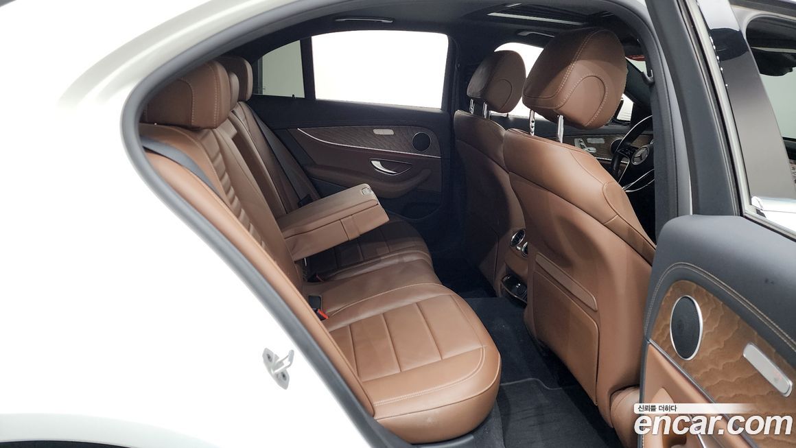 Mercedes-Benz E-Class 2022