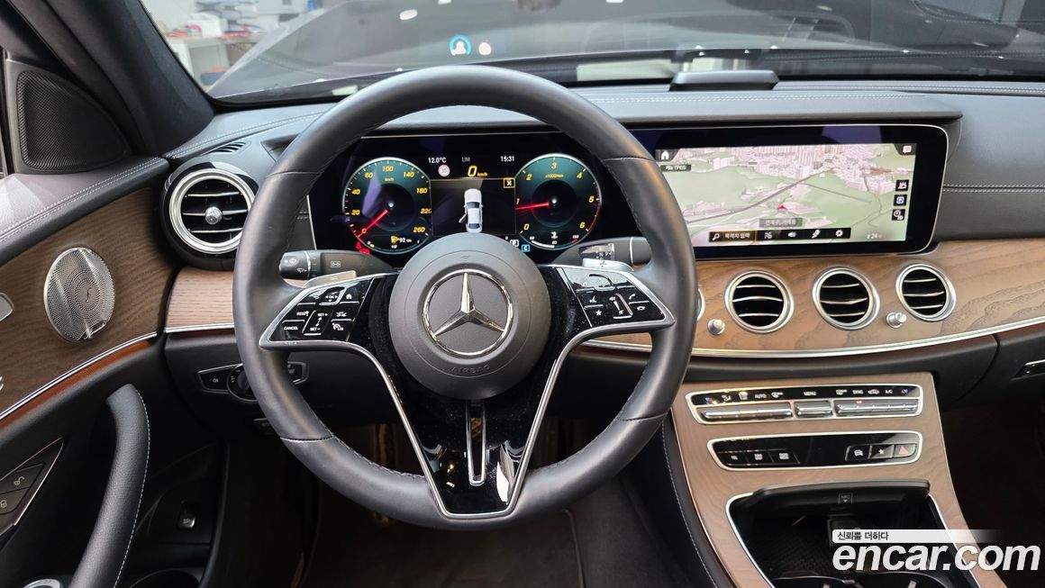 Mercedes-Benz E-Class 2022