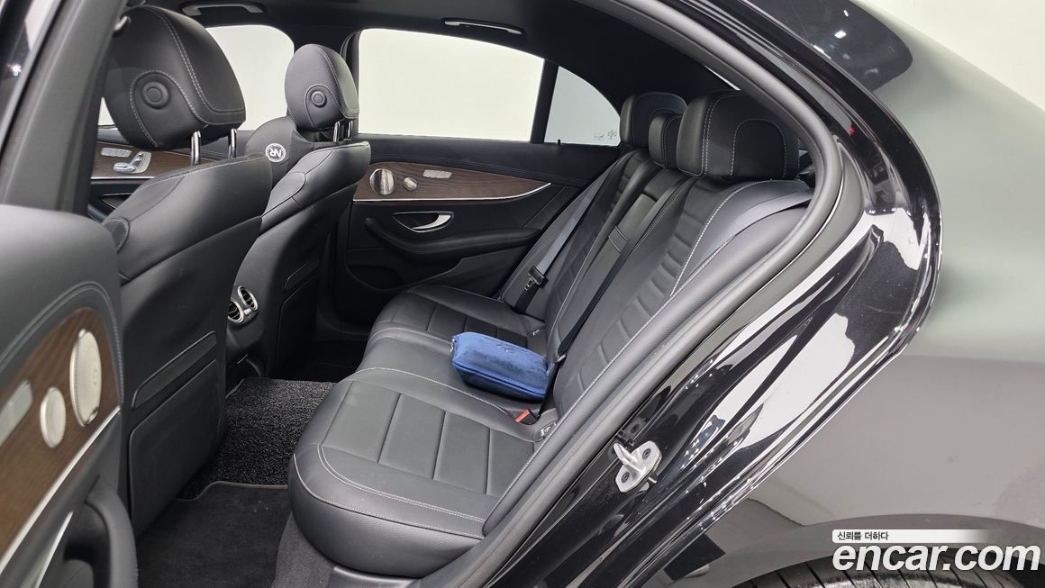 Mercedes-Benz E-Class 2022