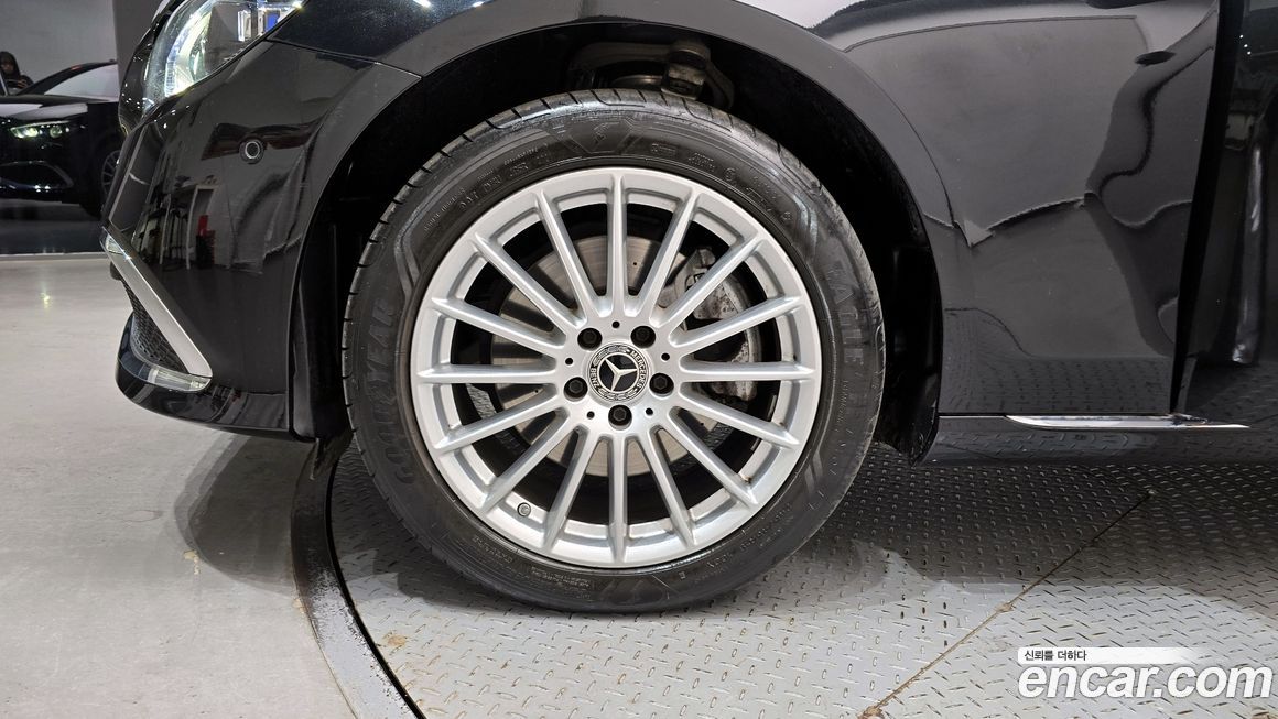 Mercedes-Benz E-Class 2022