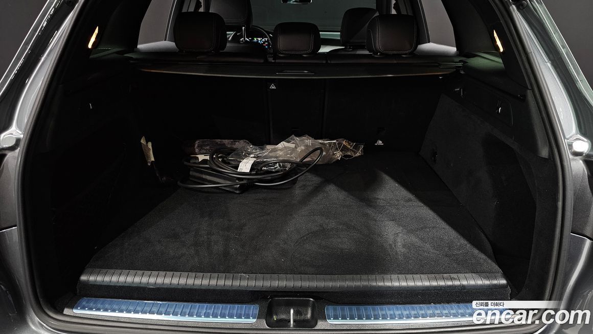 Mercedes-Benz GLC-Class 2021