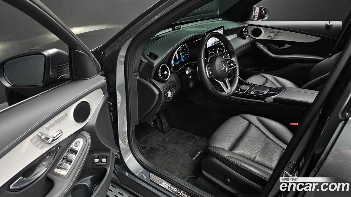 Mercedes-Benz GLC-Class 2021