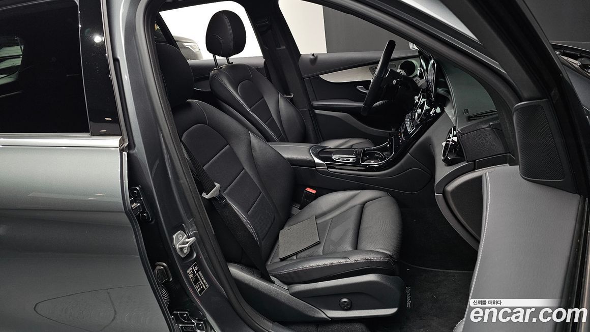 Mercedes-Benz GLC-Class 2021