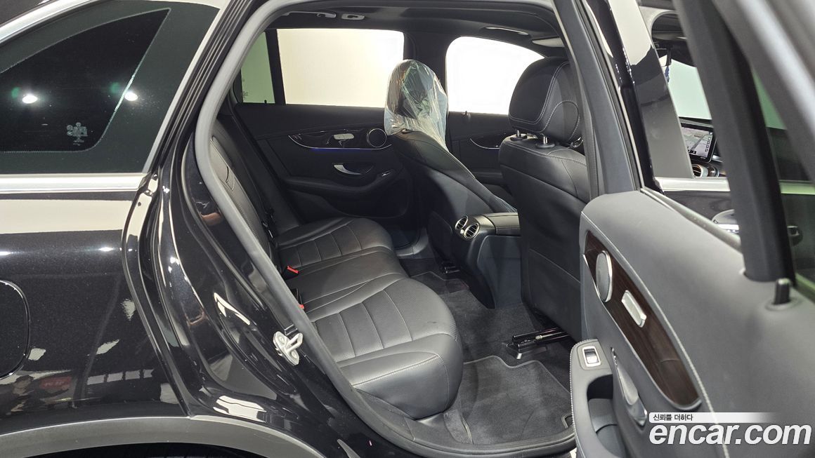 Mercedes-Benz GLC-Class 2021