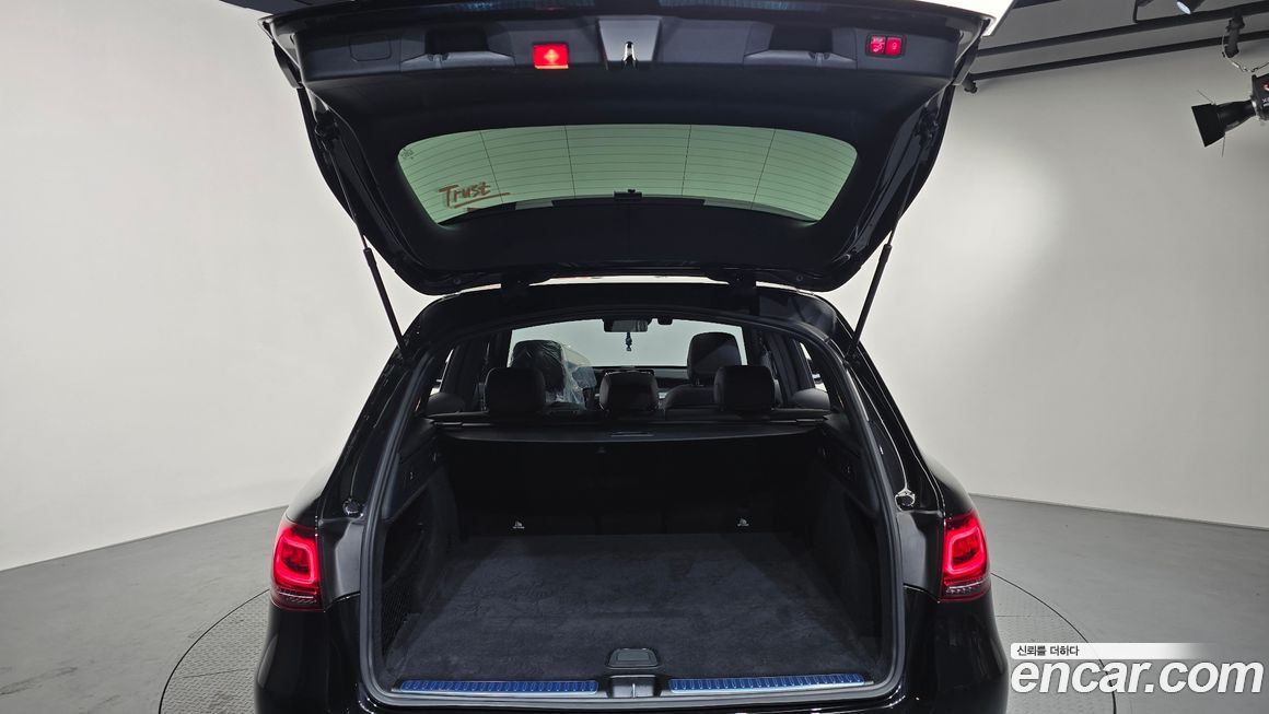 Mercedes-Benz GLC-Class 2021