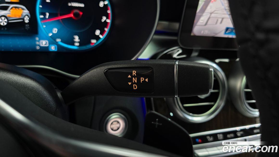 Mercedes-Benz GLC-Class 2021