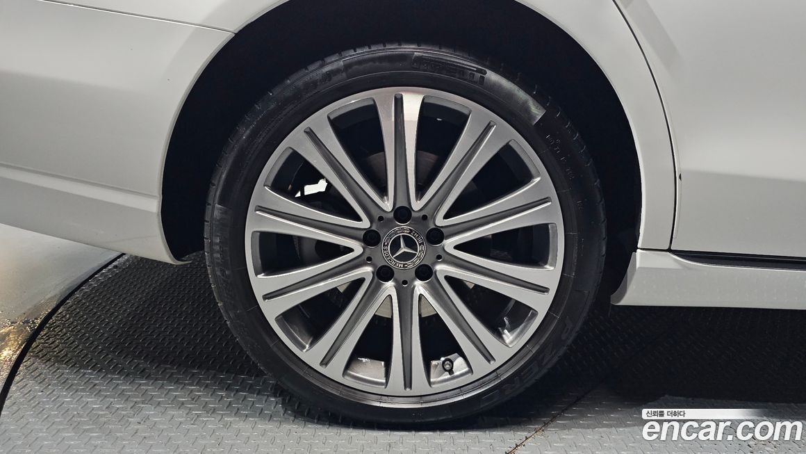 Mercedes-Benz E-Class 2023