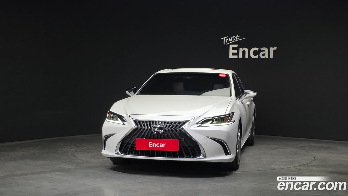 Lexus ES 2024