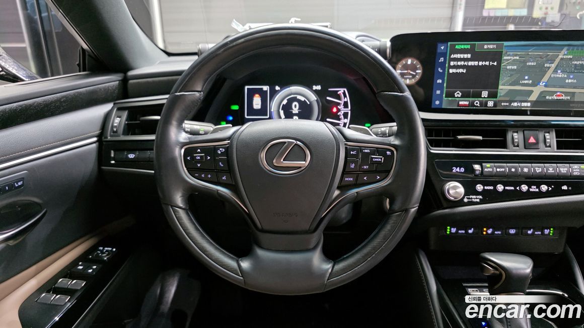 Lexus ES 2024