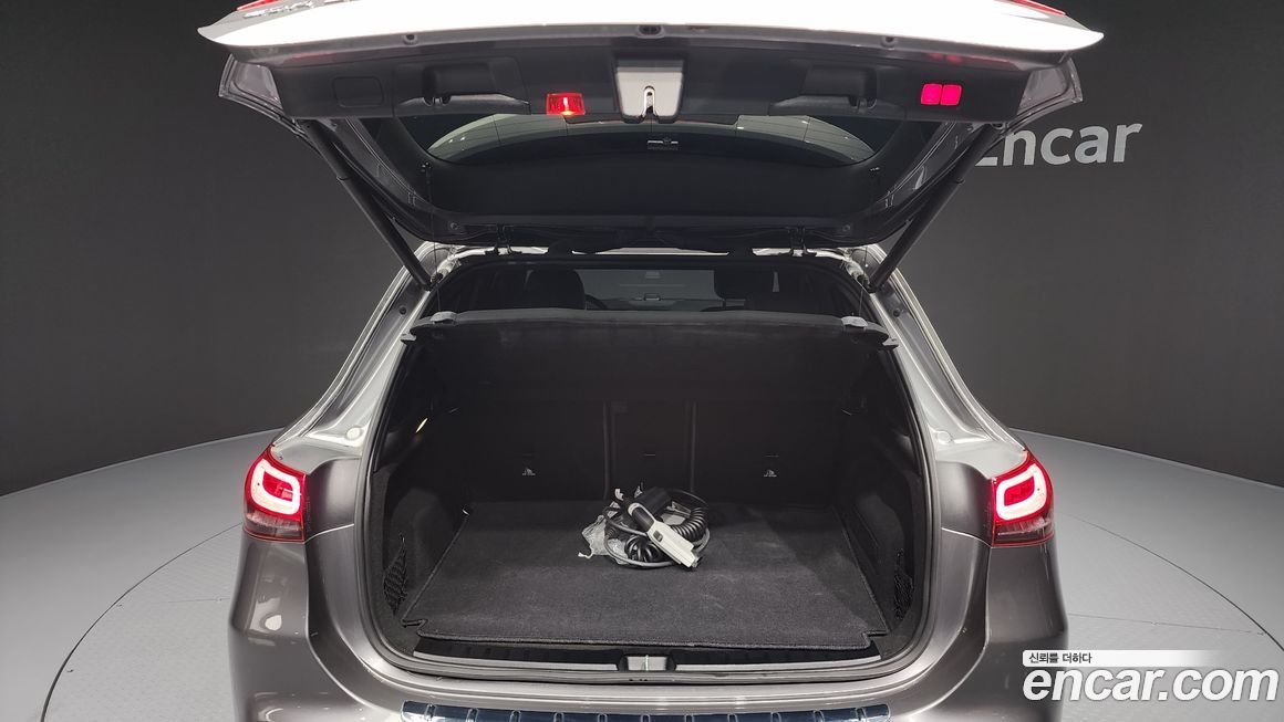 Mercedes-Benz EQA 2021