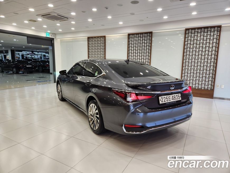 Lexus ES 2026