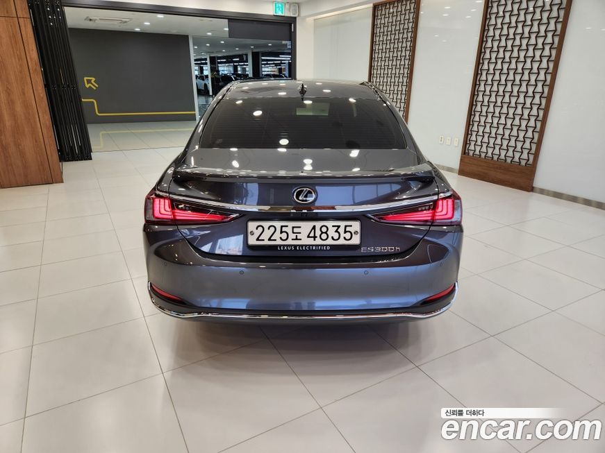 Lexus ES 2026