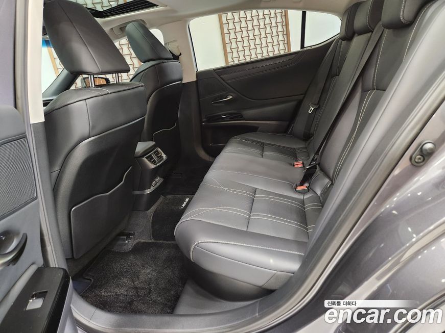 Lexus ES 2026