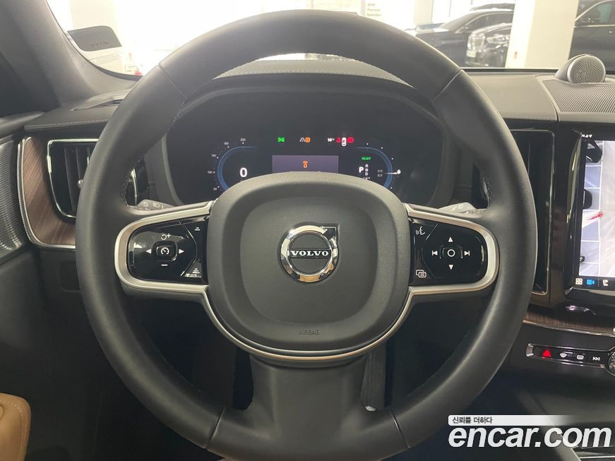 Volvo XC60 2025