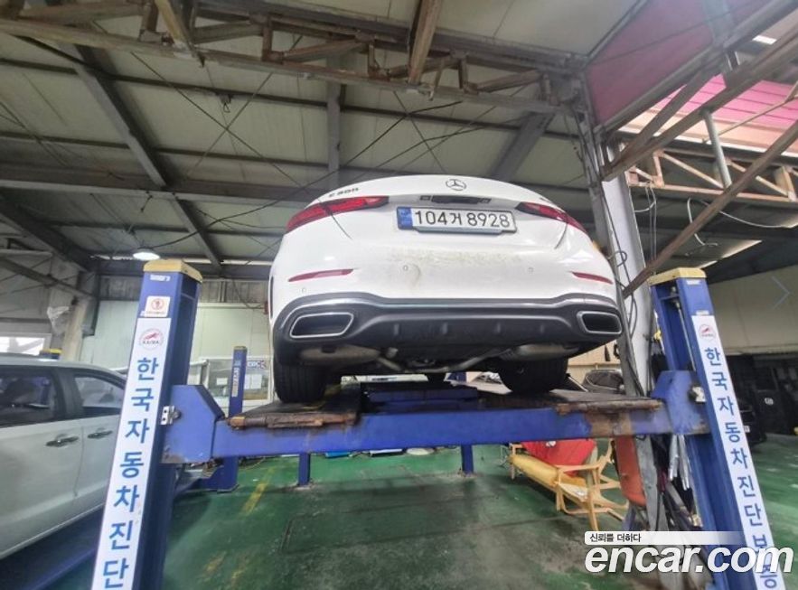 Mercedes-Benz C-Class 2024