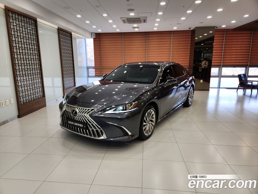 Lexus ES 2026