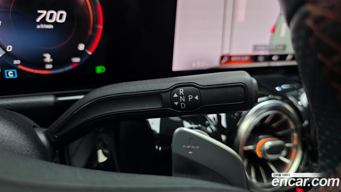 Mercedes-Benz GLA-Class 2021