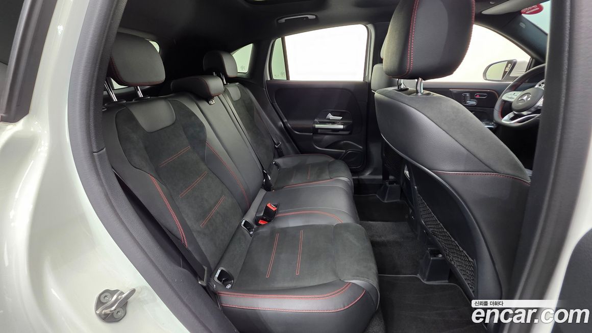 Mercedes-Benz GLA-Class 2021