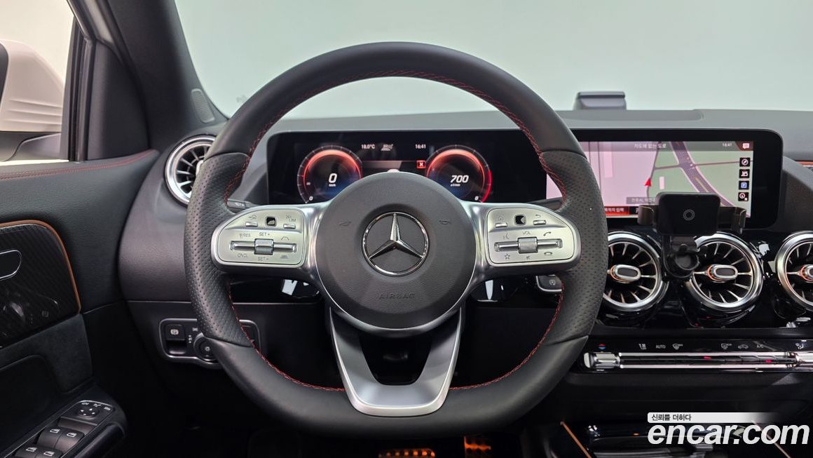 Mercedes-Benz GLA-Class 2021