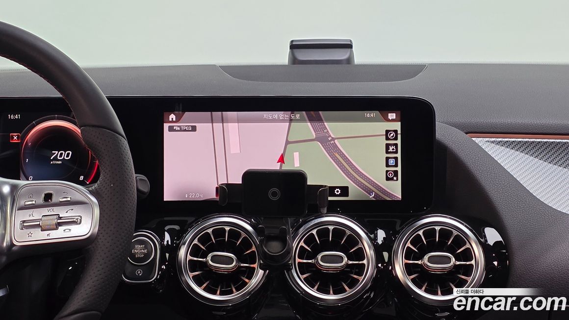 Mercedes-Benz GLA-Class 2021