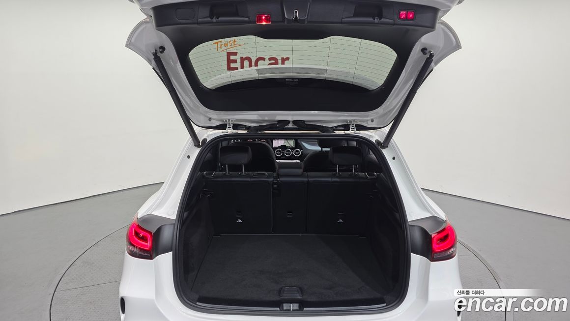 Mercedes-Benz GLA-Class 2021