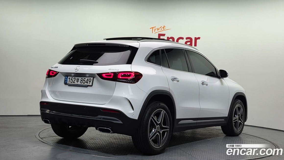 Mercedes-Benz GLA-Class 2021