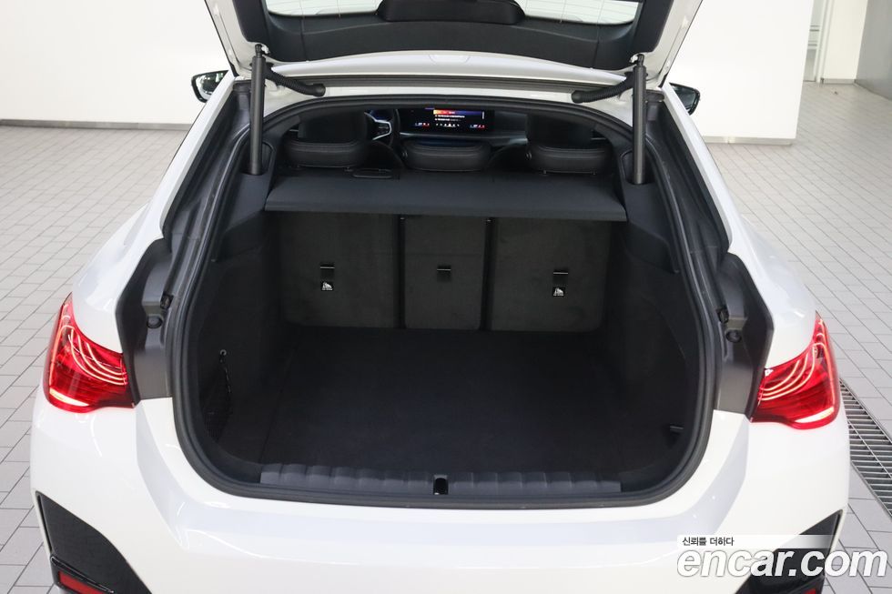 BMW i4 2025