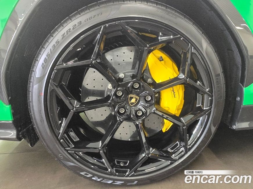 Lamborghini Urus 2025