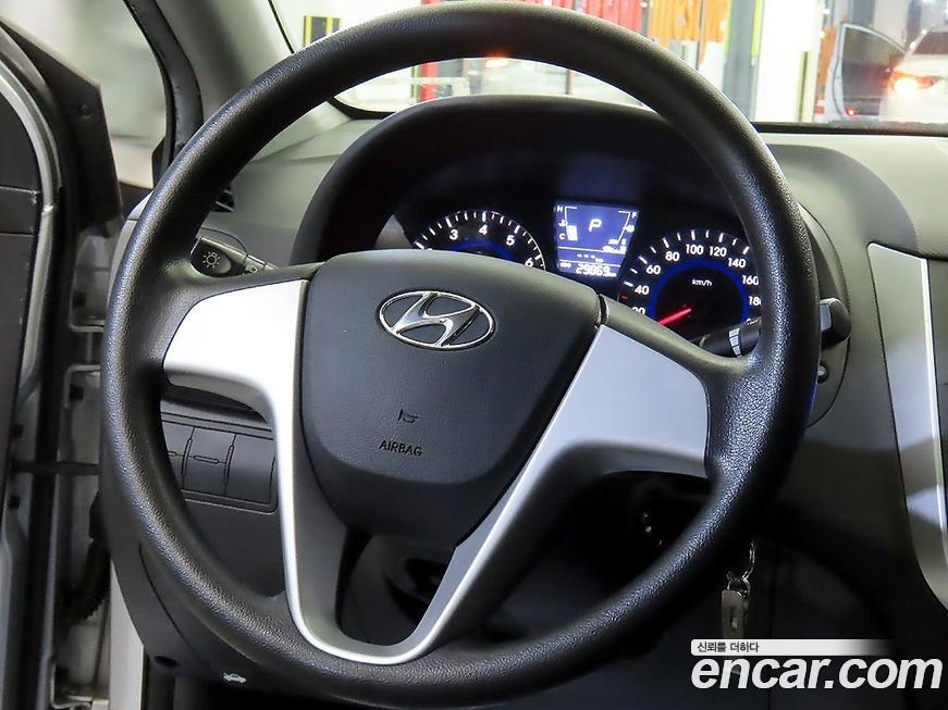 Hyundai Accent 2012