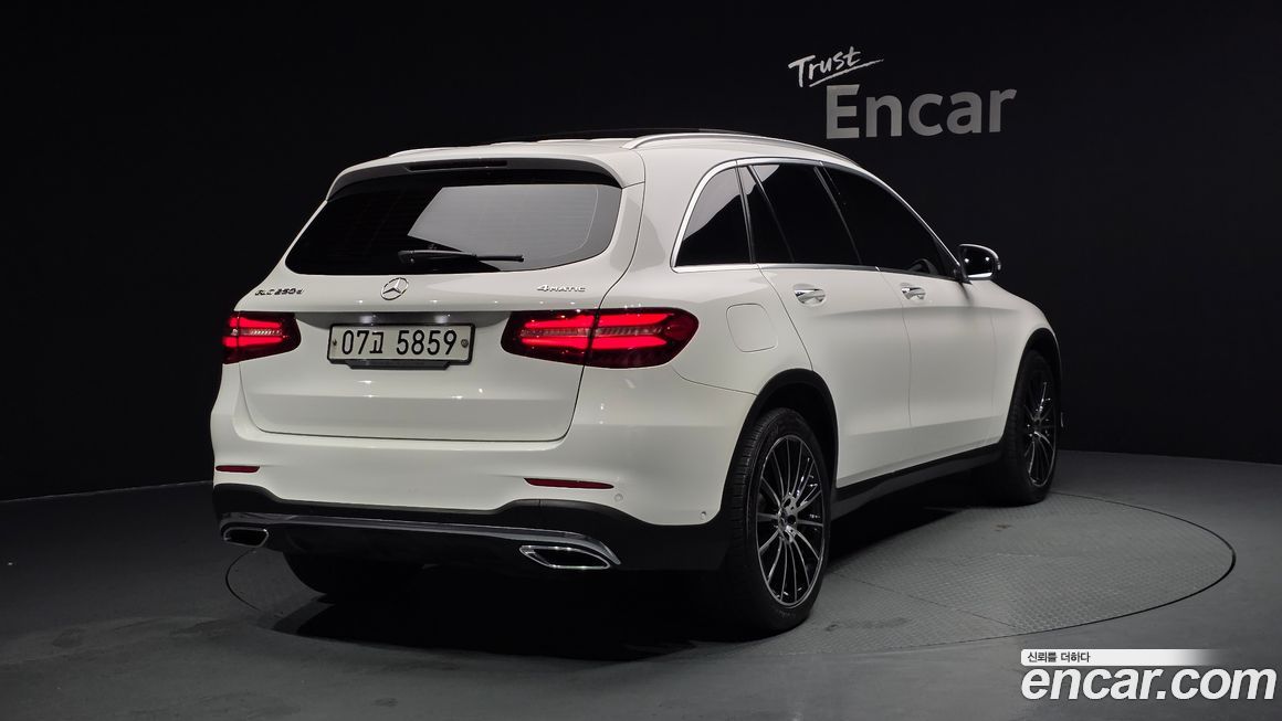 Mercedes-Benz GLC-Class 2017